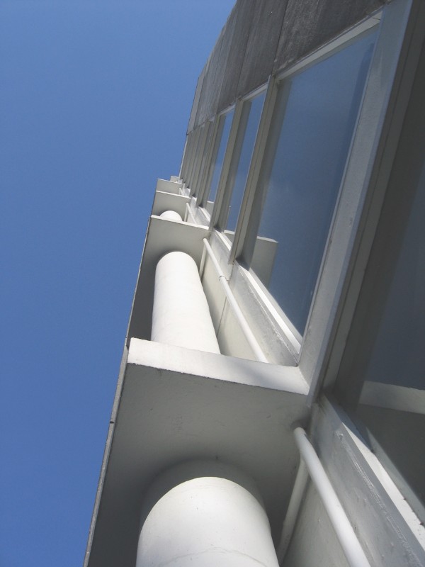 Waste disposal chute